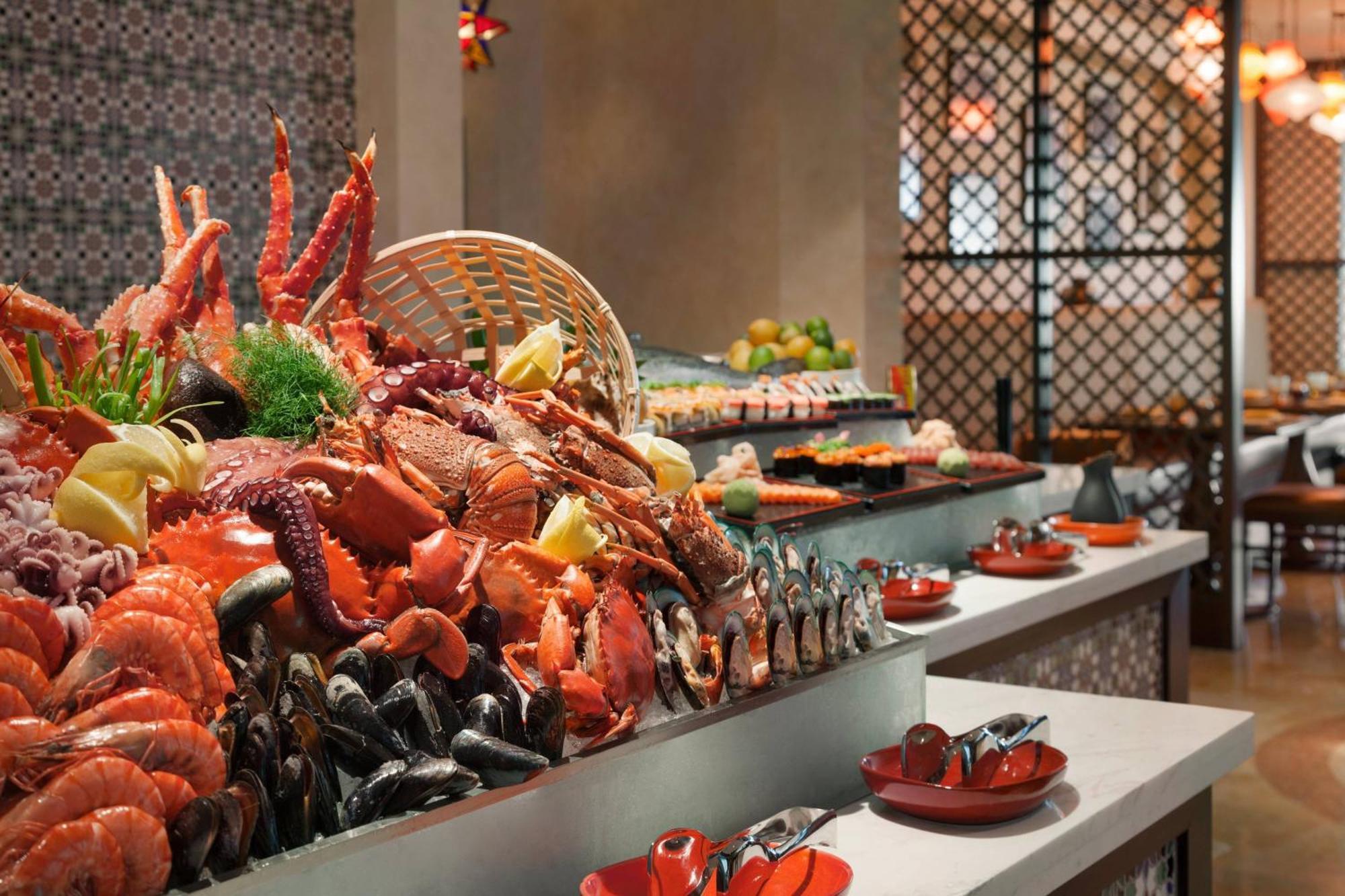Jw Marriott Marquis City Center Doha Buitenkant foto Seafood buffet