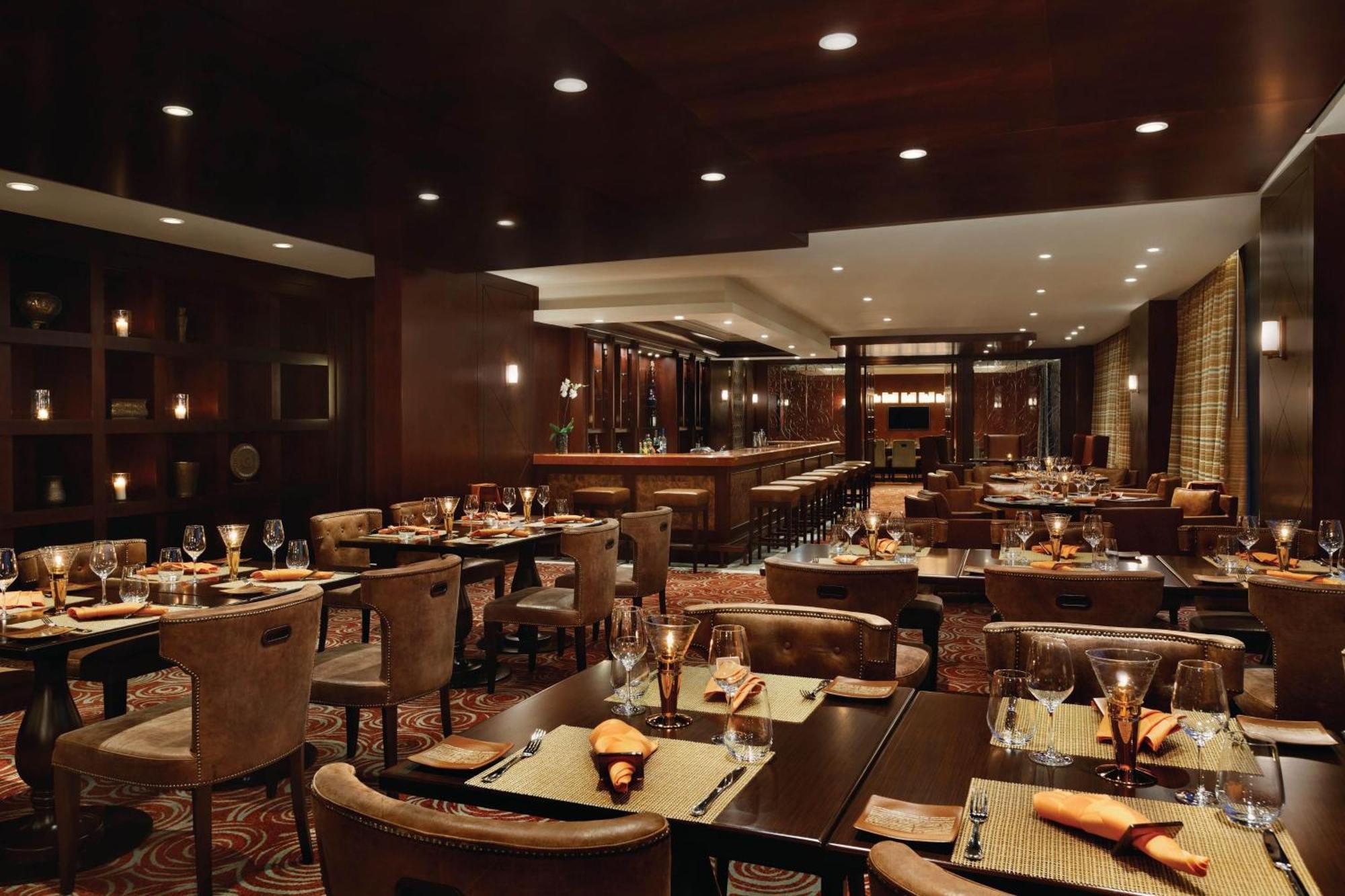 Jw Marriott Marquis City Center Doha Buitenkant foto The dining room at the restaurant