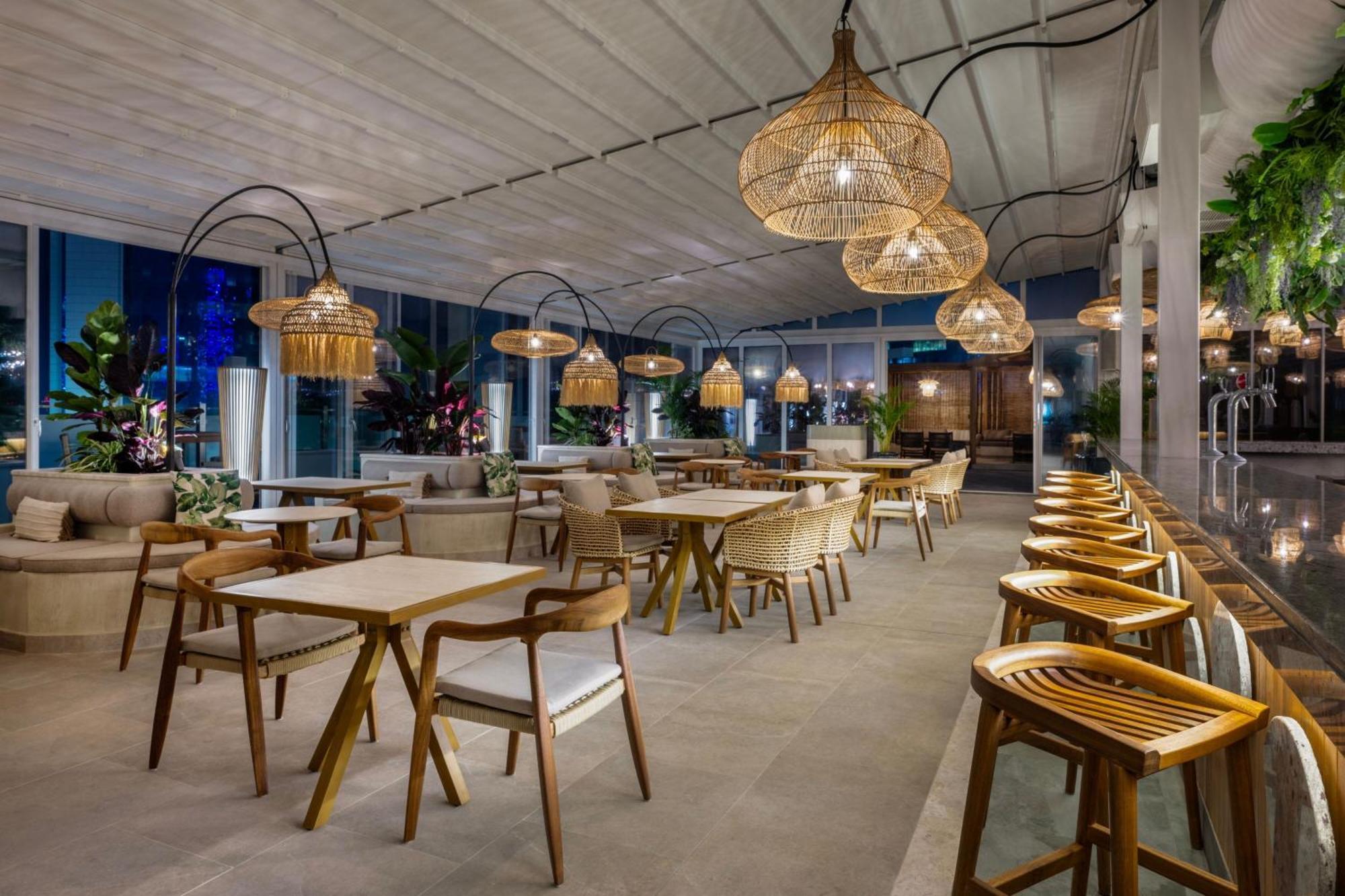 Jw Marriott Marquis City Center Doha Buitenkant foto The interior of the restaurant